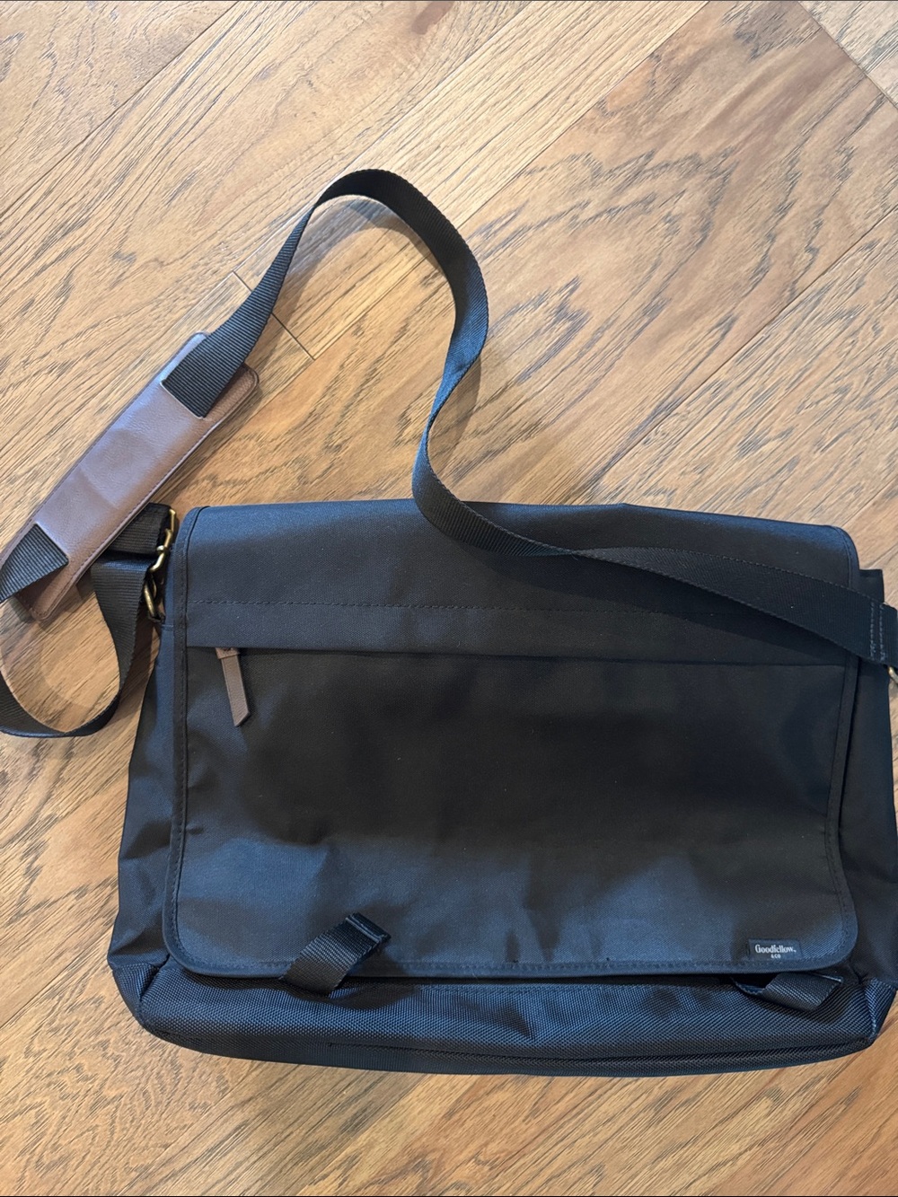 Goodfellow & Co Black Laptop Messenger Bag with Brown Strap Pad